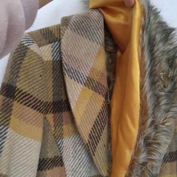 NWT Daytrip from thw Buckle, Plaid Gold Brown Faux Fur Collar, Pea Coat Medium - Picture 5 of 11